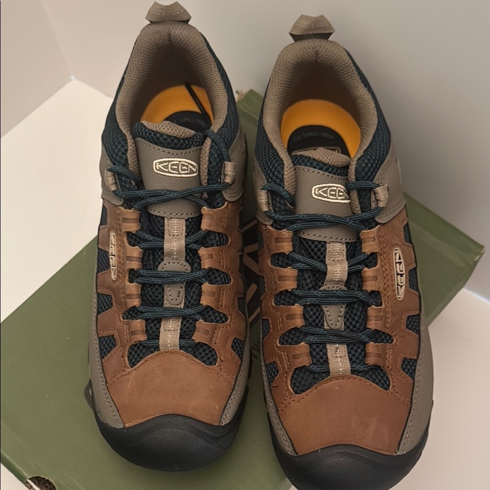 Keen Hiking shoes NWT
